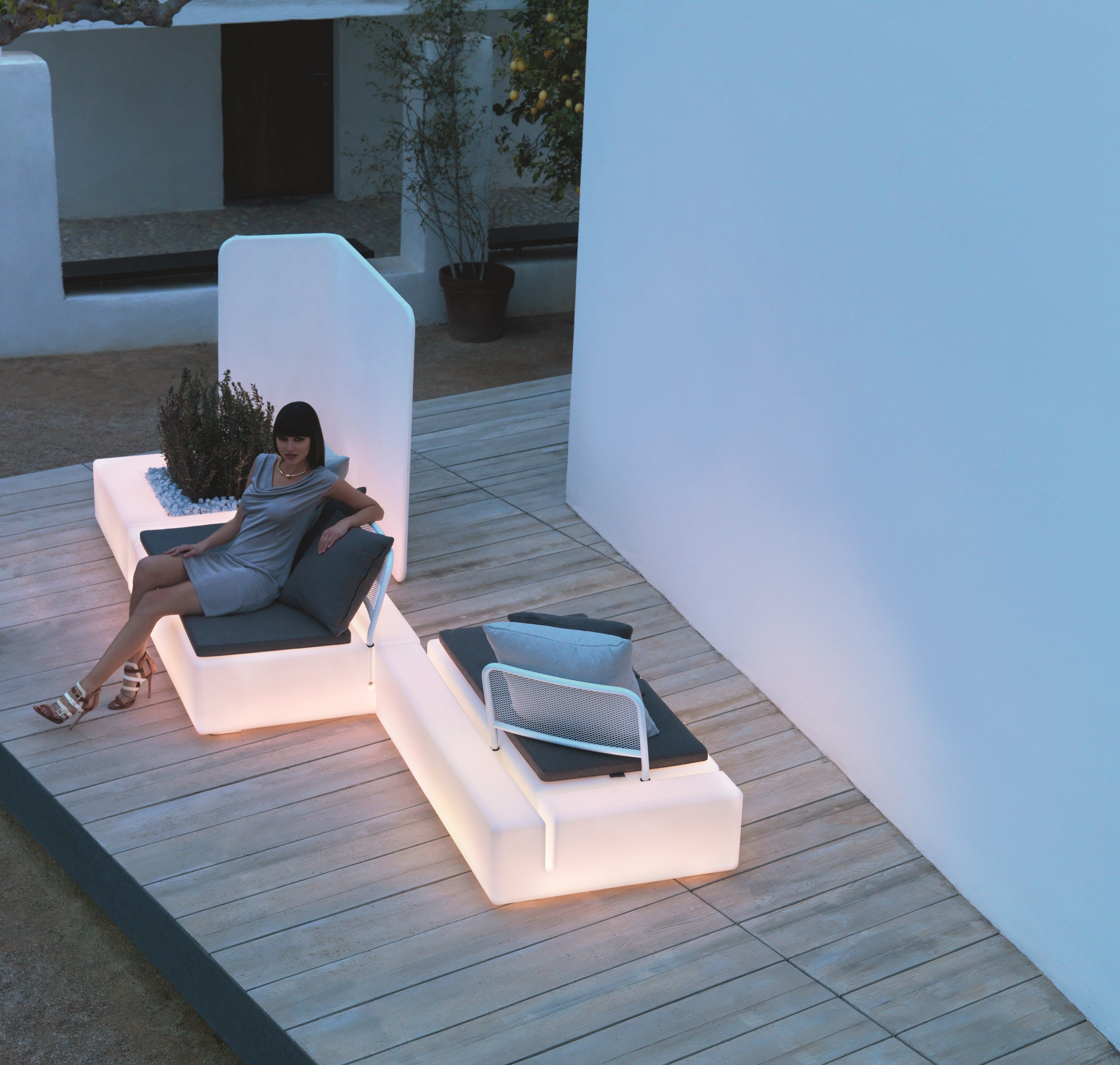 Kes - Sectional Sofa