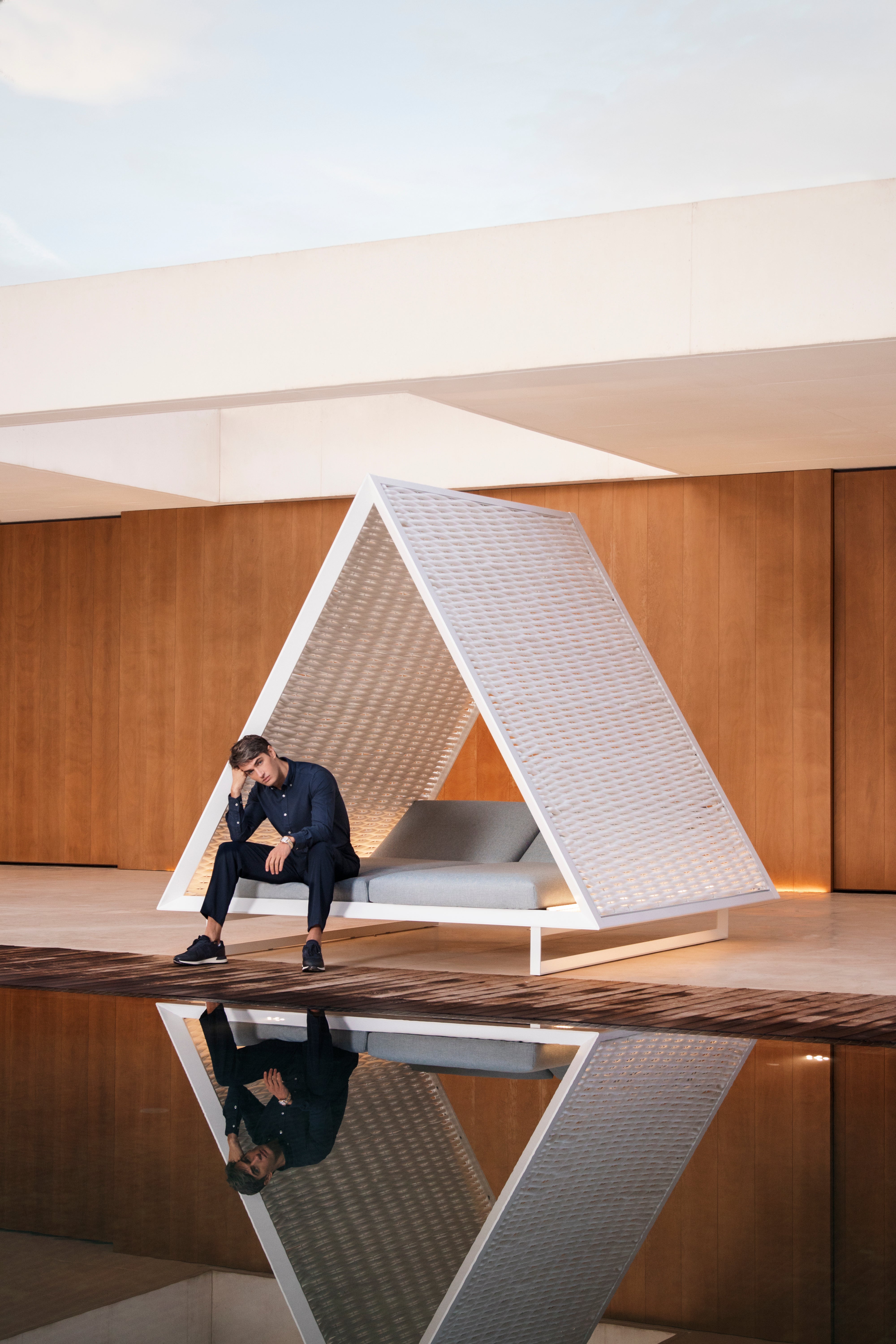 Vineyard Daybed Woven Rope Roof