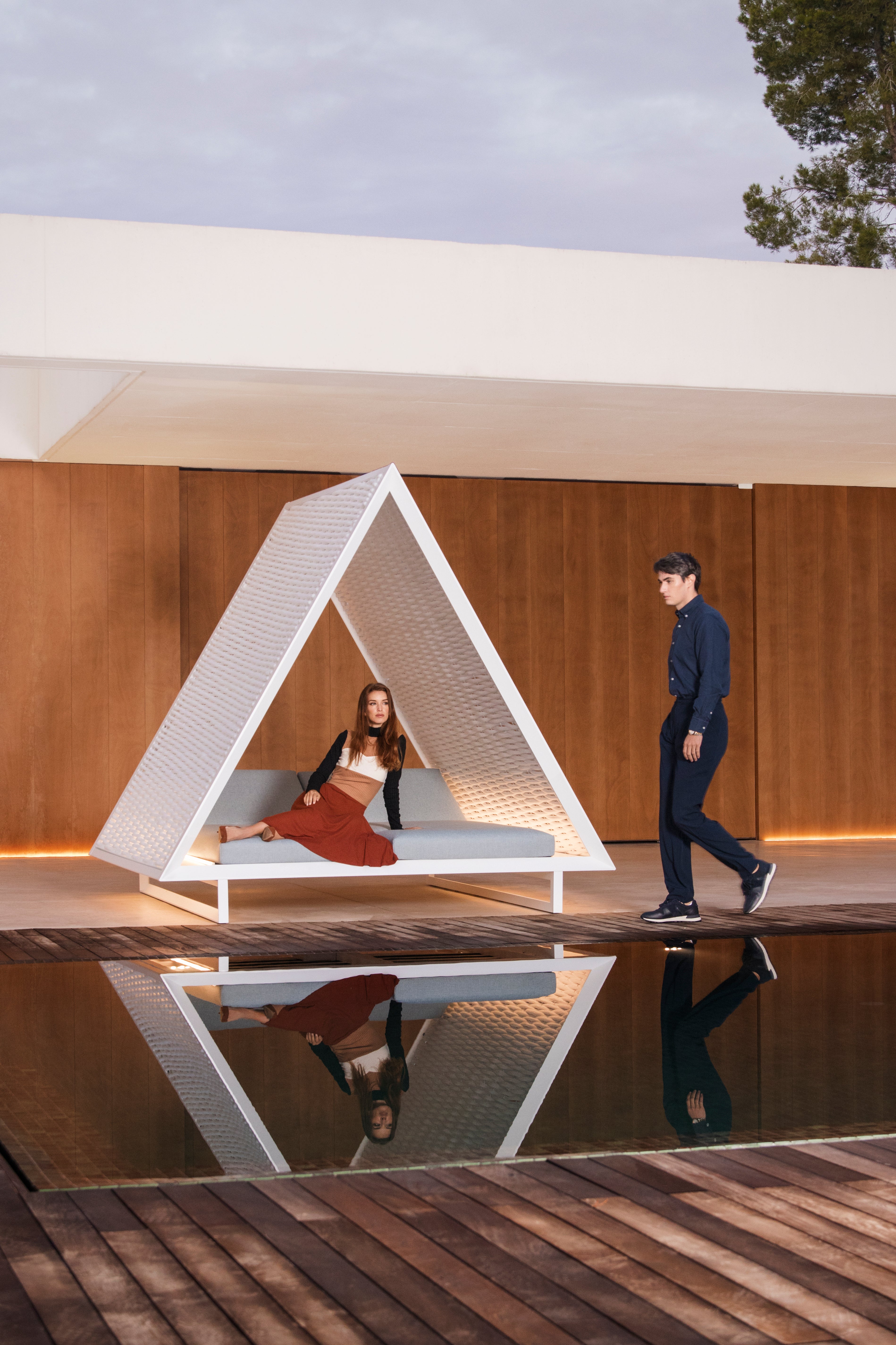 Vineyard Daybed Woven Rope Roof