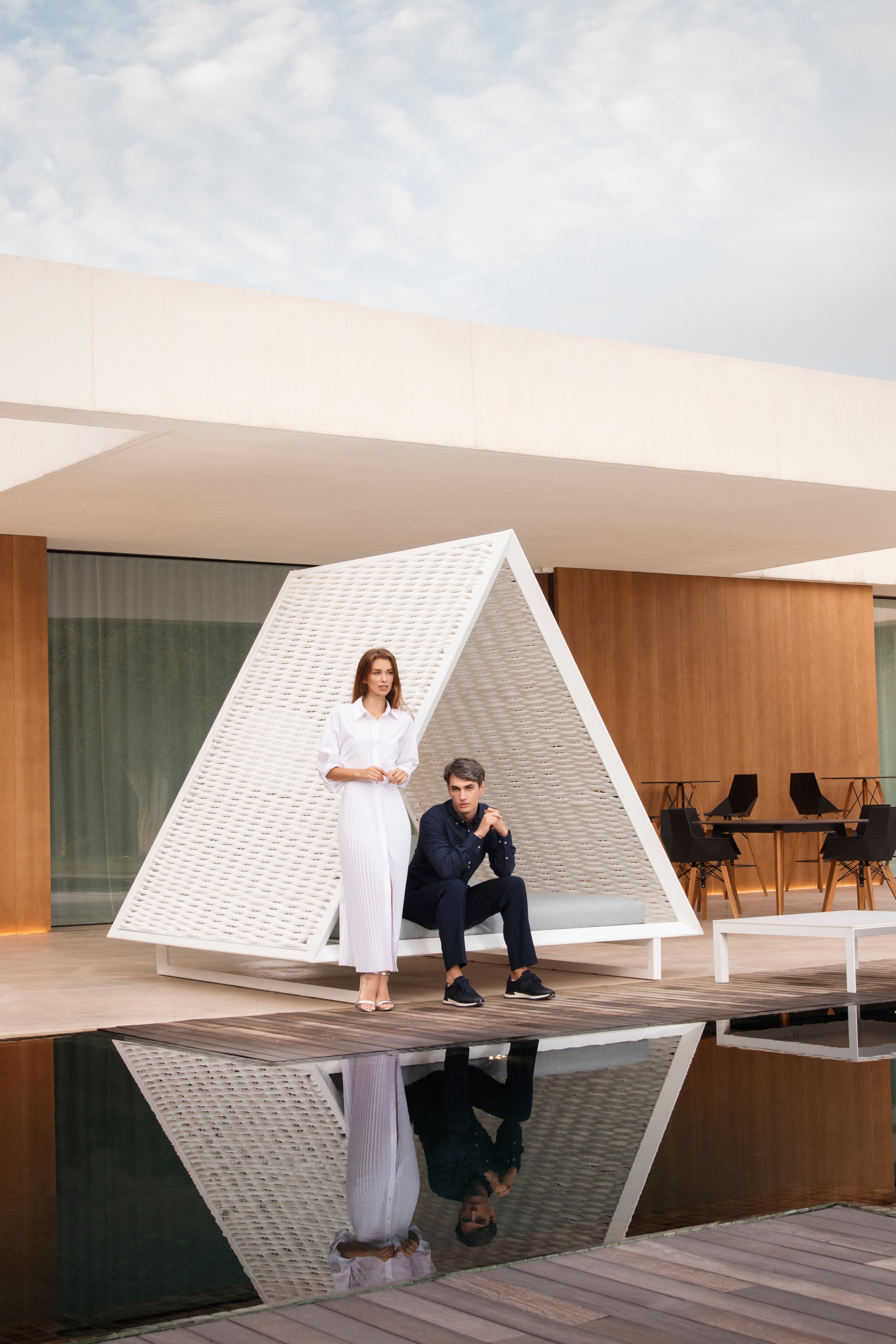 Vineyard Daybed Woven Rope Roof