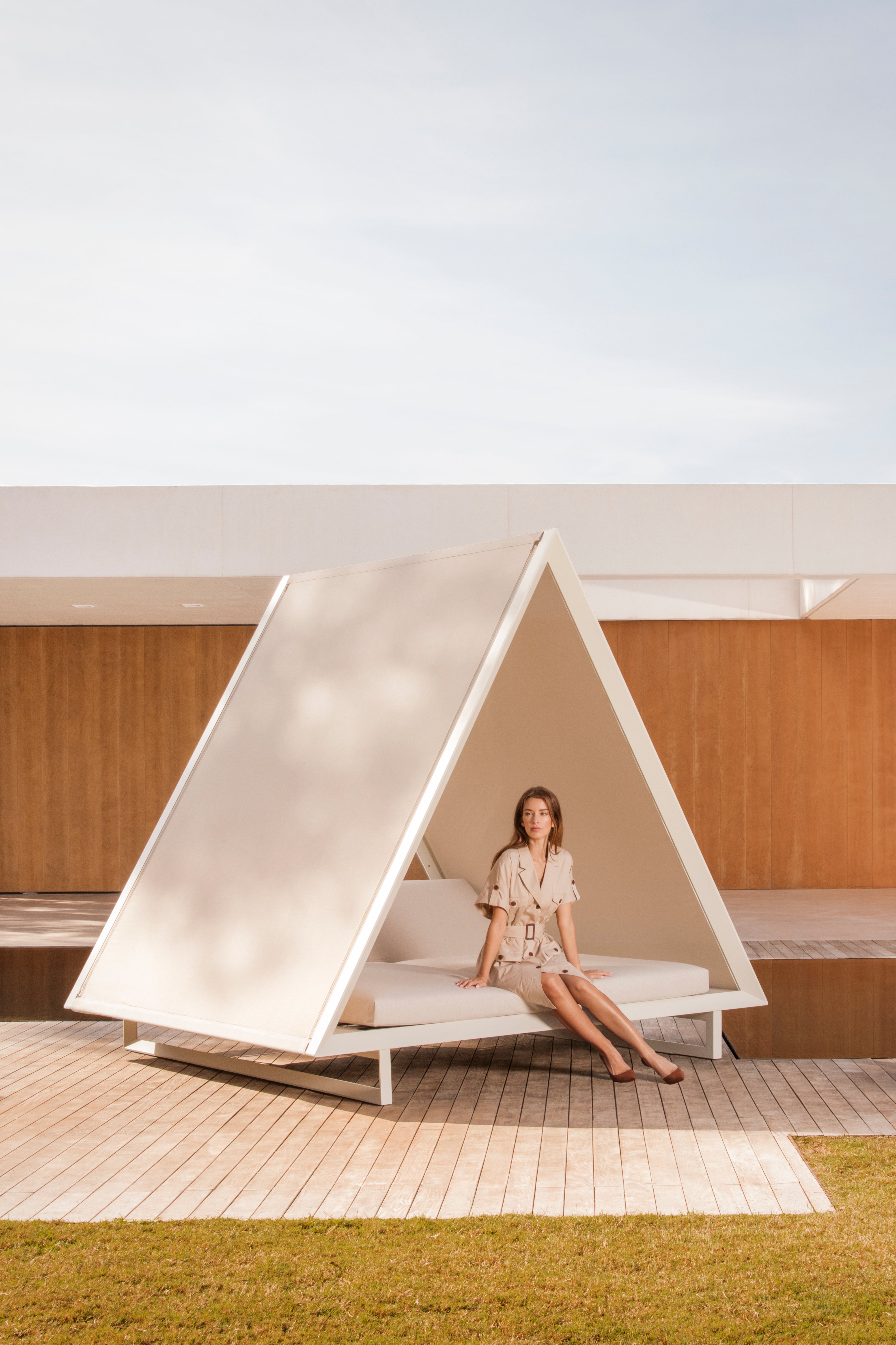 Vineyard Daybed Woven Rope Roof