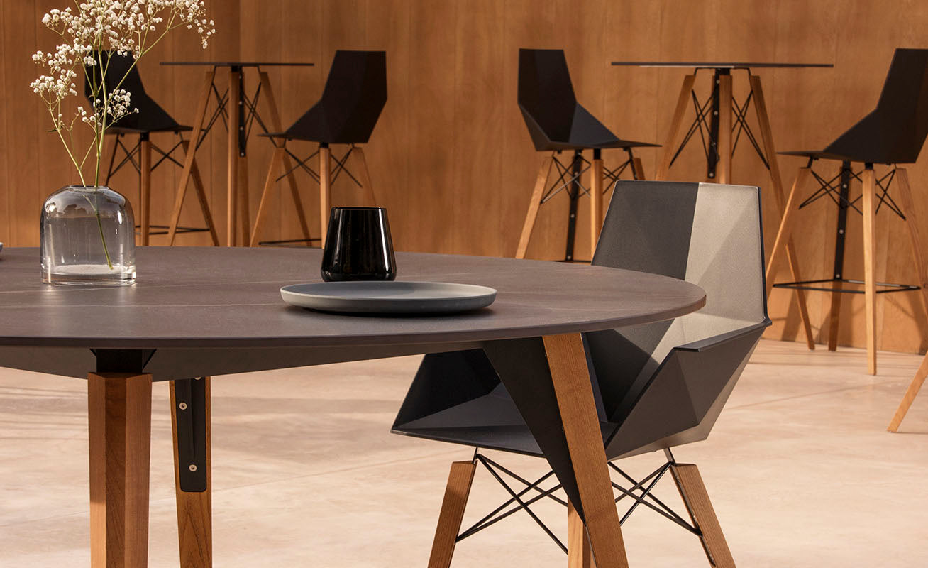 Faz - Chair With Armrest - Wooden Base